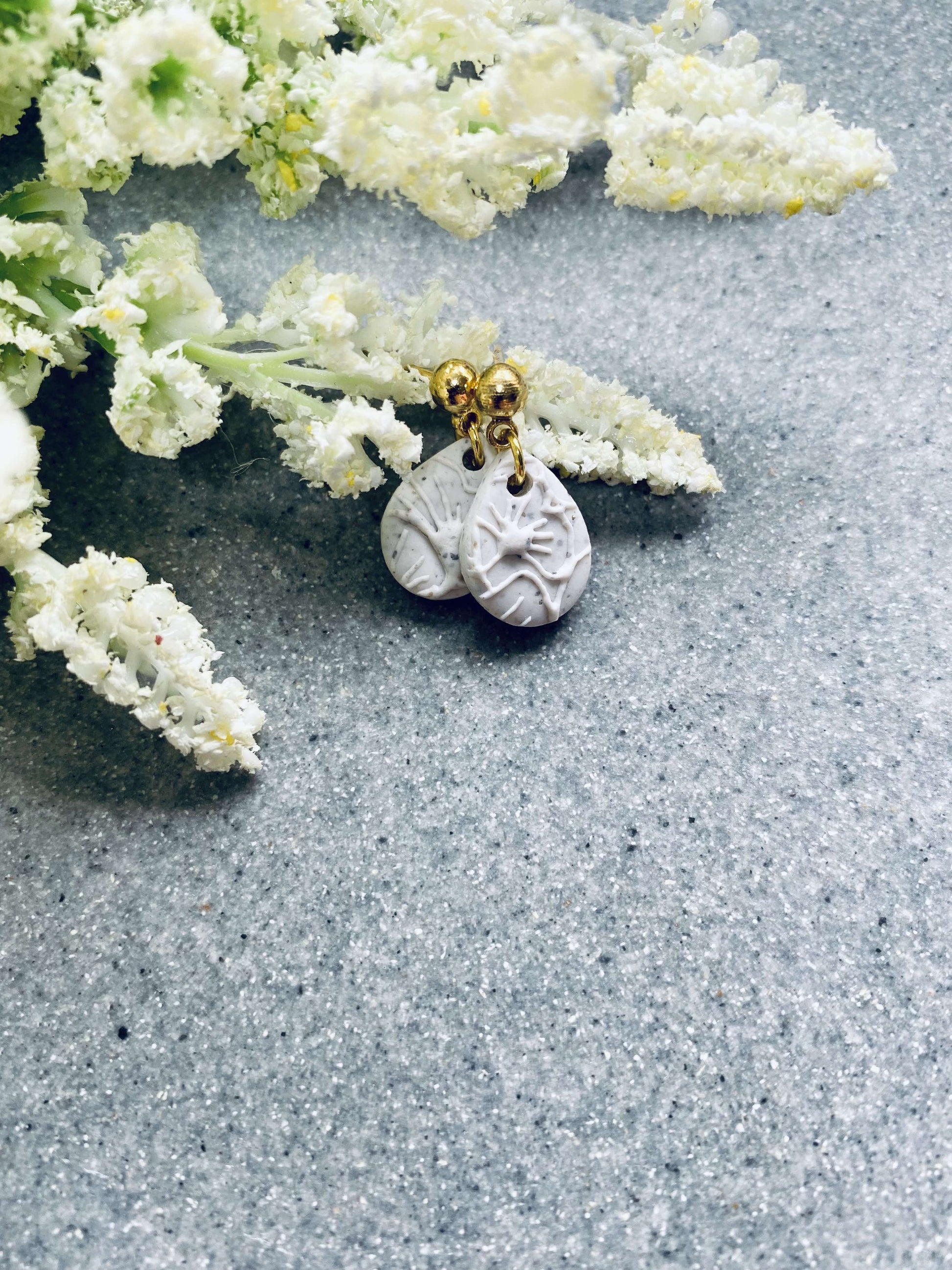 Ada in White Granite Jewelry Embellador 