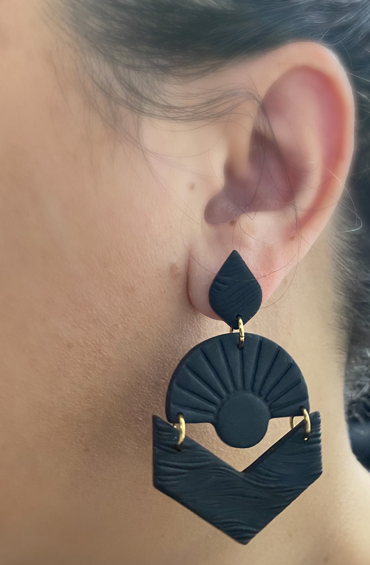 Everlyn in Matte Black Jewelry Embellador 