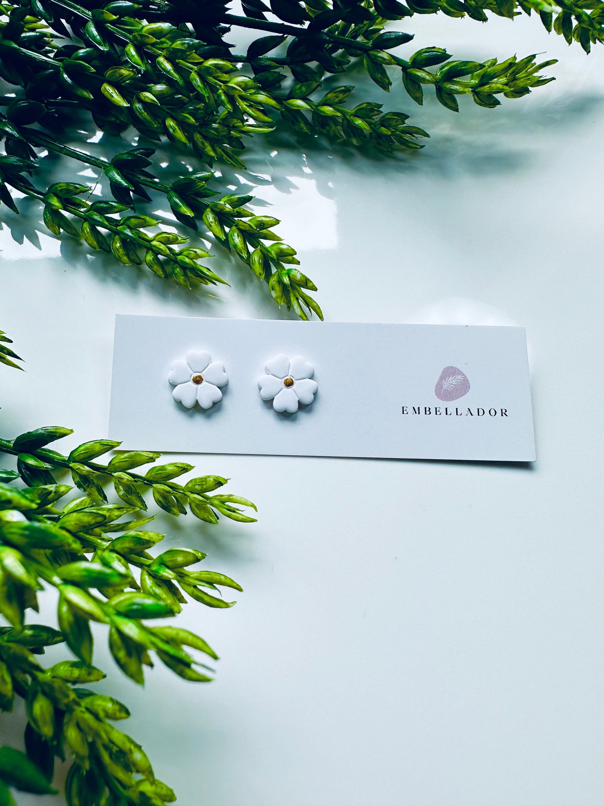 Mini Flower Stud Earrings Embellador White 